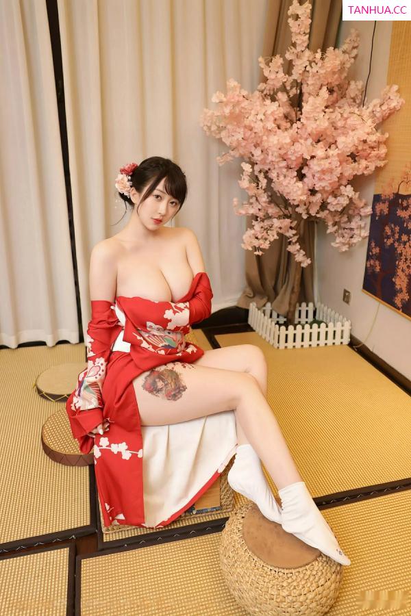   [XiuRen]高清写真图 2025.08.06 No.10624 李沁恩lrene 性感红色第24张图片